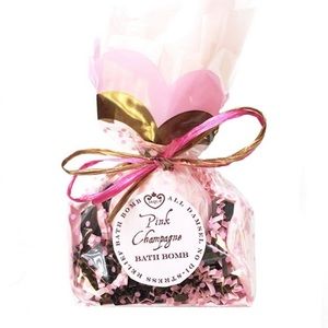 JAQUA Pink Champagne Coconut Oil Bath Bomb